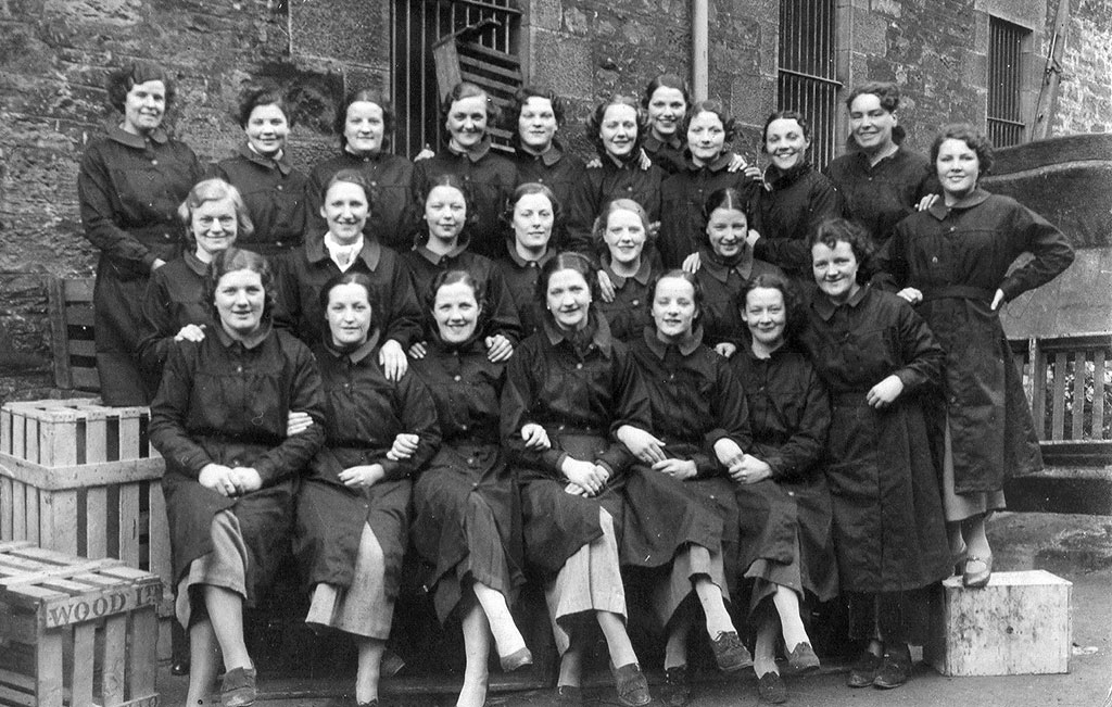 A group of VAT 69 whisky bond workers at Leith  -  Photo taken around 1930s