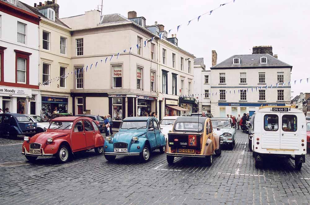 Citroen 2CVs in the centre of Kelso in the Scottish Borders  -  during the World 2CV Meeting held at Kelso, July 2005   -  Large photo