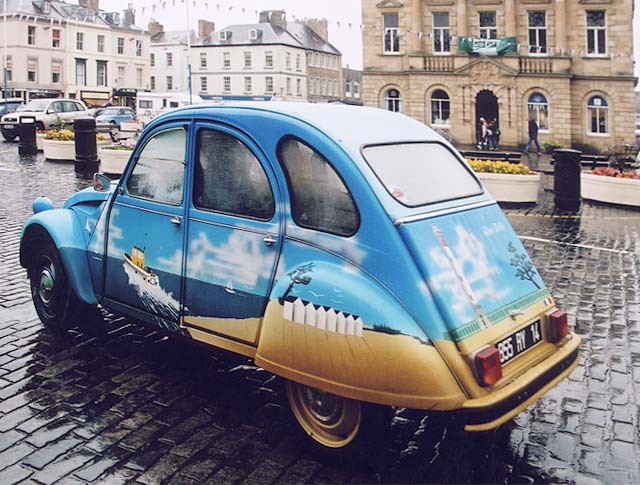 Citroen 2CVs in the centre of Kelso in the Scottish Borders  -  during the World 2CV Meeting held at Kelso, July 2005