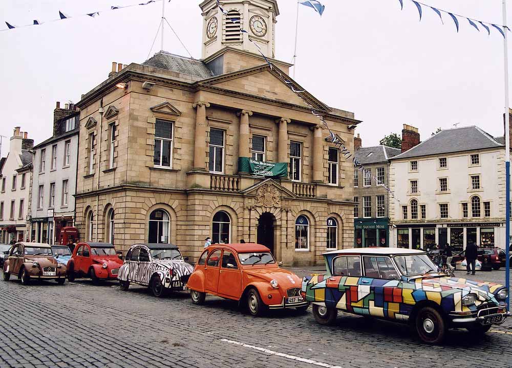 Citroen 2CVs in the centre of Kelso in the Scottish Borders  -  during the World 2CV Meeting held at Kelso, July 2005   -  Large photo