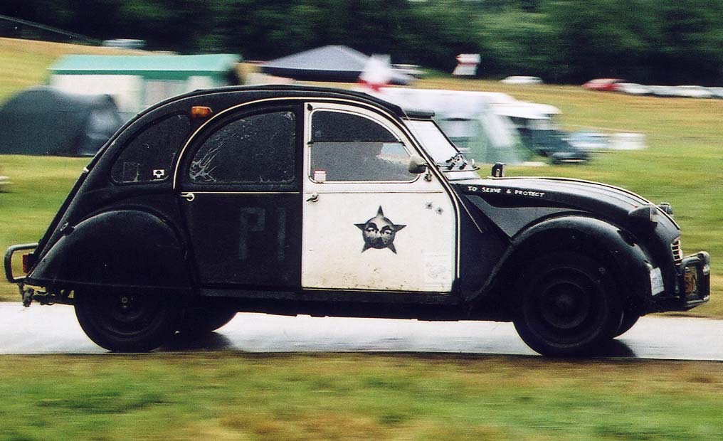 Zoom-out to a  Citroen 2CV in the grounds of Floors Castle,  Kelso, in the Scottish Borders  -  during the World 2CV Meeting held at Kelso, July 2005