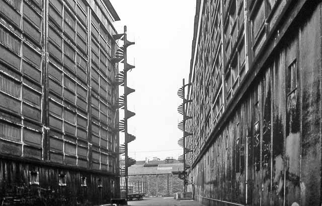 0_my_photographs_edinburgh_at_work_-_north_british_distillery_sv30_black+white.htm