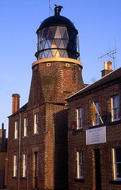 Edinburgh at ork  -  NOrthern Lighthouse Board  -  The lighthouse in West Harbour Road, Grantion, Edinburgh