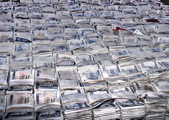 Edinburgh at Work  -  Royal Bank of Scotland  -  Oldbanknotes about to be burnt