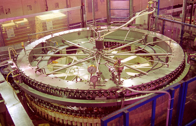 Scotttish & Newcastle Brewery, Fopuntainbridge  -  Filling the Cans -  Sep 1992