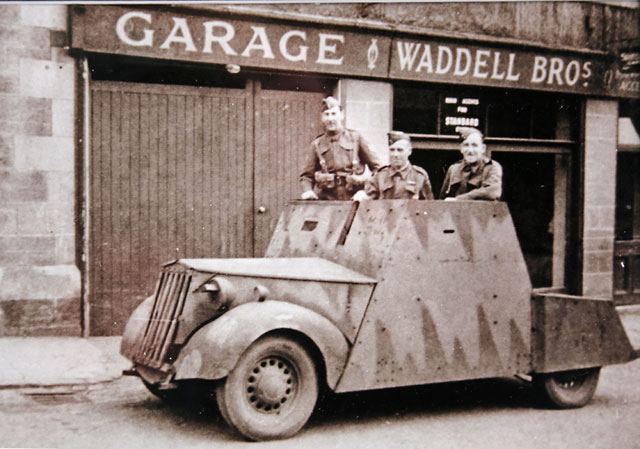 0_my_photographs_edinburgh_at_work_-_waddells_garage_112971.htm#photo_05