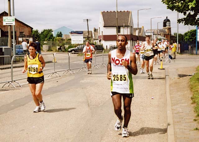 Edinburgh Marathon  -  June 2004  -  The Runners approach Granton Square