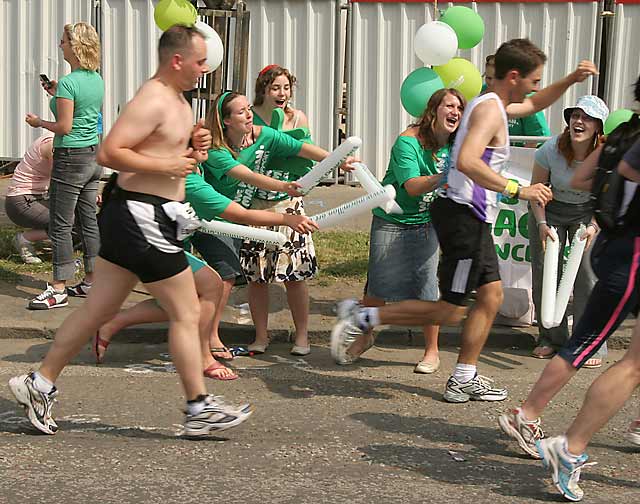 Edinburgh Marathon passing through Granton  -  June 11, 2006