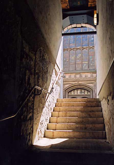 Photograph by Peter Stubbs  -  August 2002  -  Advocate's Close leading into the High Street opposite St Giles Cathedral