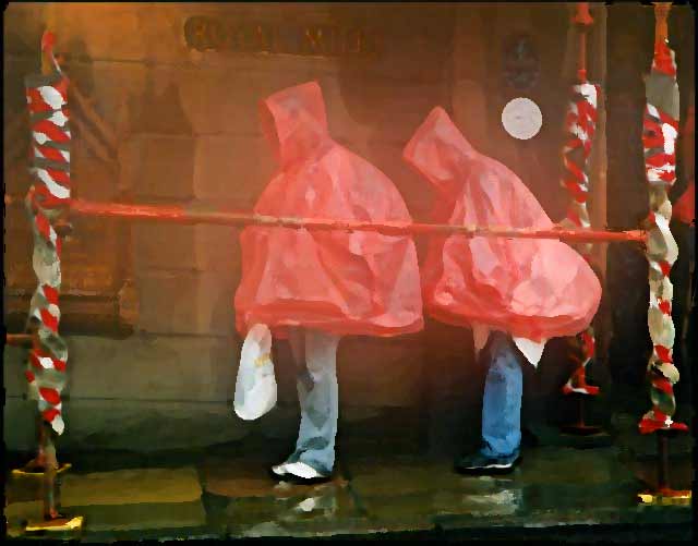 Photograph by Peter Stubbs  -  Edinburgh  -  August 2002  -  Wet afternoon in the Royal Mile close to the Camera Obscura