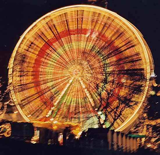 Photograph by Peter Stubbs  -  Edinburgh  -  December 2002  - The Big Wheel in Princes Street Gardens beside the Scott Monument