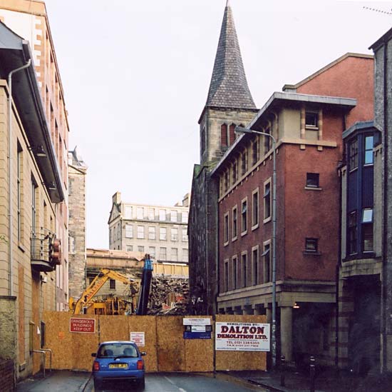 Photograph by Peter Stubbs  -  Edinburgh  -  December 2002  -  Fire in the Old Town of Edinburgh  -  Looking to the east along the Cowgate