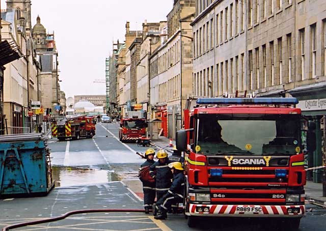 Photograph by Peter Stubbs  -  Edinburgh  -  December 2002  -  Fire in the Old Town of Edinburgh  -  South Bridge