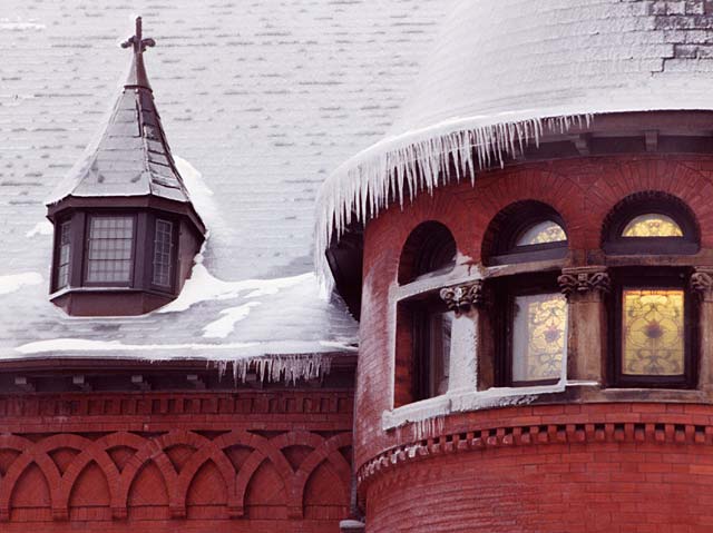 Montreal  -  Icicles (zoom-in)