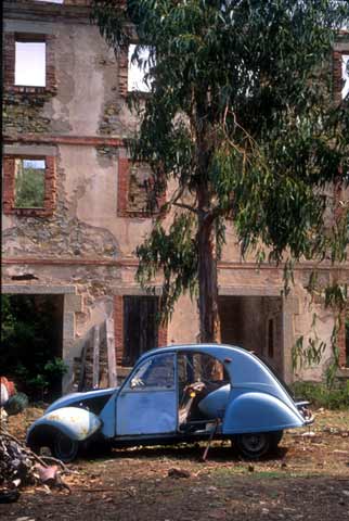 Corsica  -  Abandoned Citroen 2CV