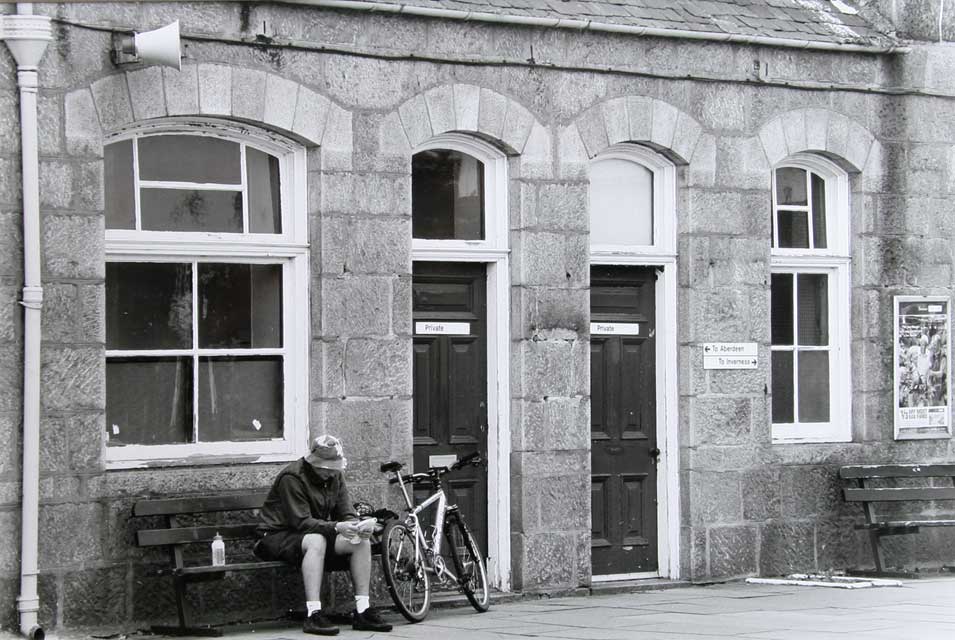 Scottish Railway Stations  -  Inverurie  -  8 Sep 1999