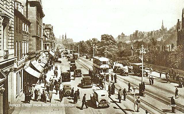 Postcard by an unidentified publisher - Princes Street, West End