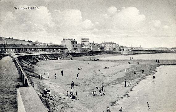 Postcard from an unidentified publisher  -  Granton Beach from the west.
