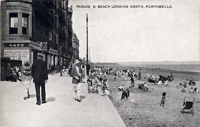 Postcard from an unidentified publisher  -  Portobello Parade and Beach