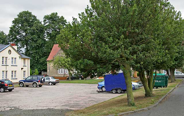 Earl Haig Gardens - looking from the NE corner to SW corner of the gardens  -   2006