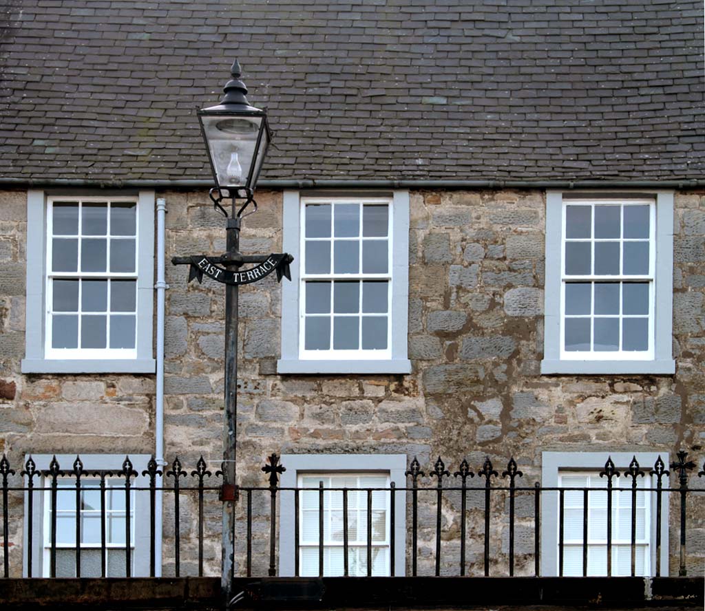 Lamp Post on East Terrace, above the shops on High Street, Queensferry
