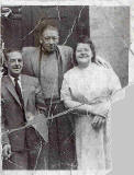 Photograph of Tommy Valance, Jimmy Broadbent and Bella Gold (nee McMillan) in East Arthur Place, Dumbiedykes, 1958