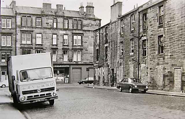 Looking east along East Thomas Street towards Elgin Terrace