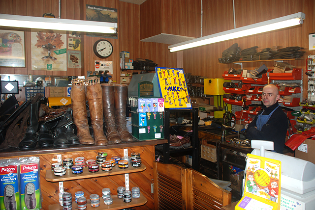 Hutton�s Shoe Repair Shop, 11 Edina Street on the corner