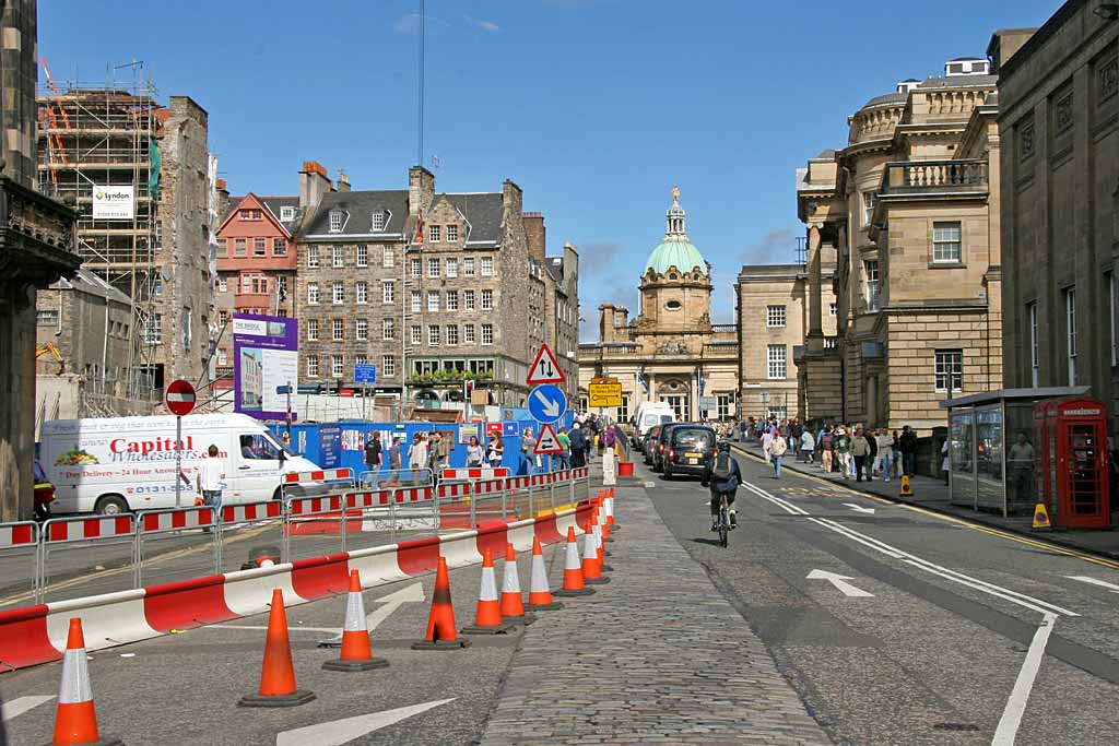 Construction at the corner of George IV Bridge and Lawnmarket  -  view from in front of Edinburgh Central Library  -  Septemer 2007