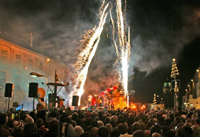 Edinburgh's Hogmanay  -  'The Night Afore'  -  Street Theatre in George Street