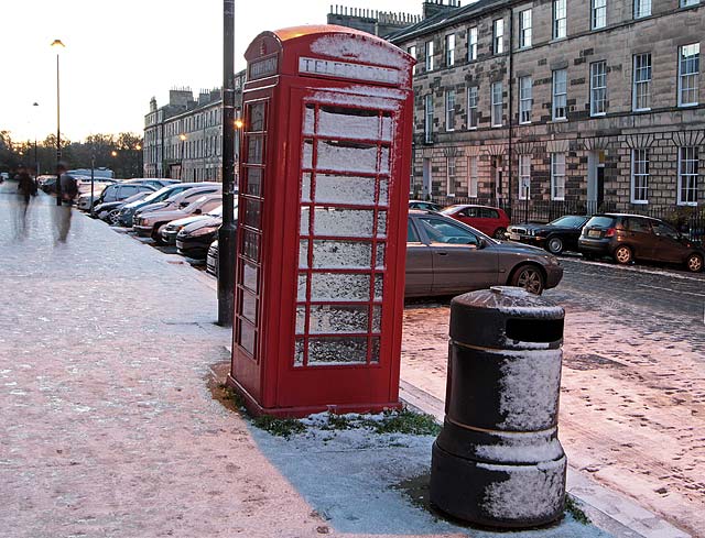 Telephone Kiosk in Great King Street, close to the junction with Dundas Street - November 2010