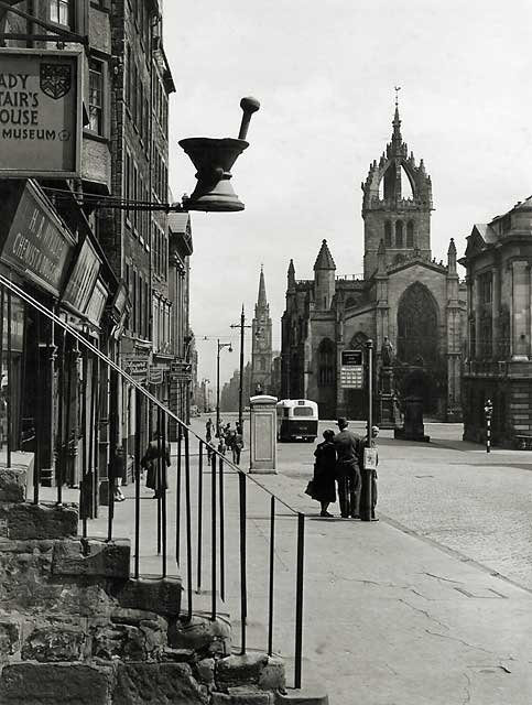 Photograph by Norward Inglis  -  Looking down the Royal Mile towards St Giles' Church