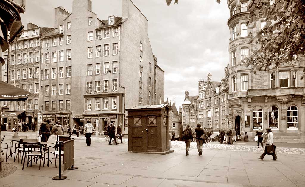 Police Box in the High Street - part of Edinburgh's Royal Mile