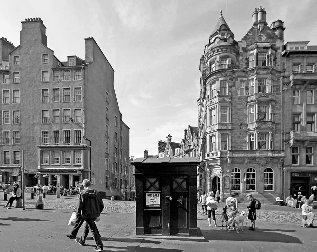 Police Box in the High Street - part of Edinburgh's Royal Mile