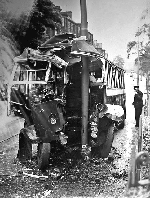 Inverleith Row  -  Bus and Lamp Post Crash - 1948