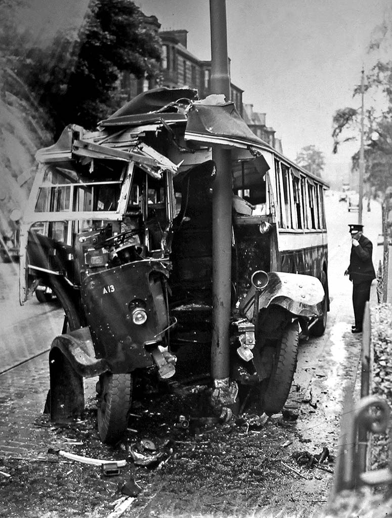 Marchmont Road  -  Bus and Lamp Post Crash - 1948