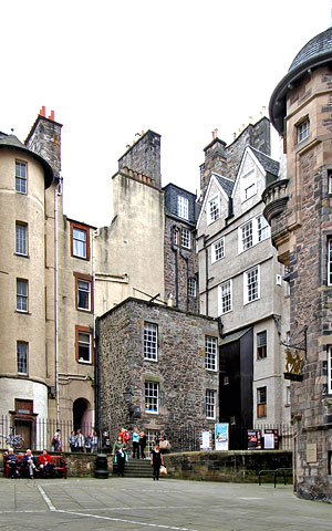 Lady Stair's Close  -  Looking to the SW  -  Lady Stair's Close