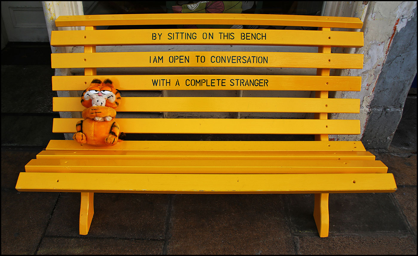 Garfield stops for a rest at the Yellow Bench cafe, half way down Leith Walkl