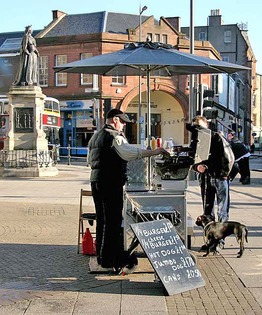 Burger Bar at the foot of Leith Walk, beside the statue to Queen Victoria  -  October 2005