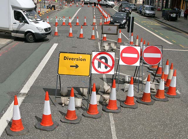 0_street_views_-_leith_walk_traffic_cones_037892.jpg