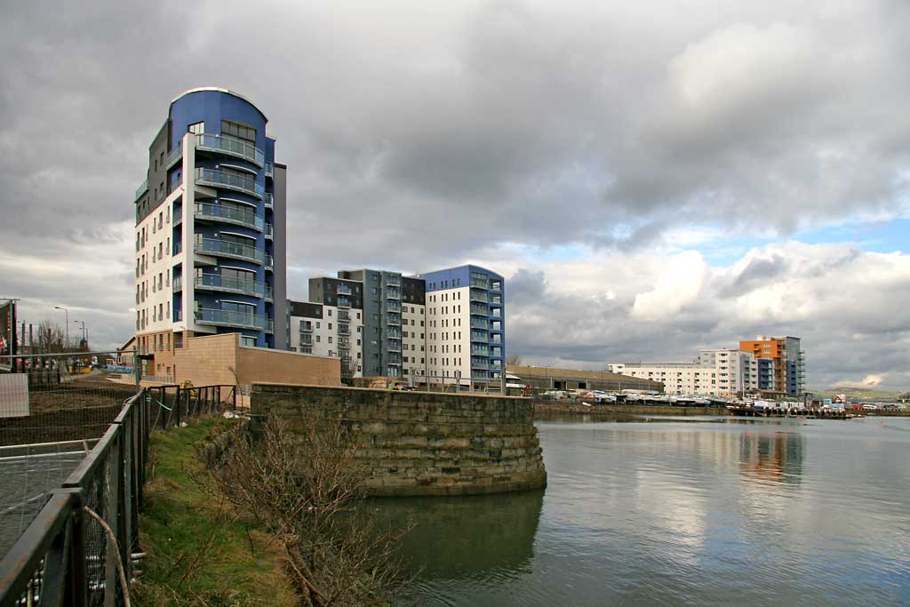 Lower Granton Road  -  View towards Leith Western Harbour