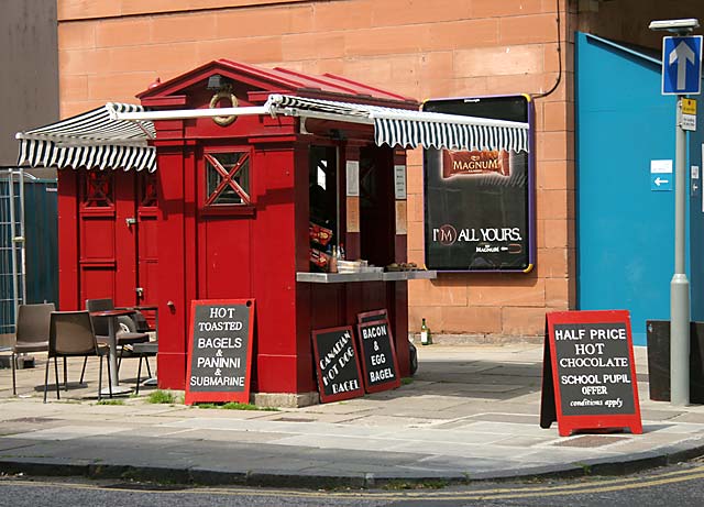 Police Box converted to a snack bar at the corner of Morningside Road and Springvalley Gardens - June 2006