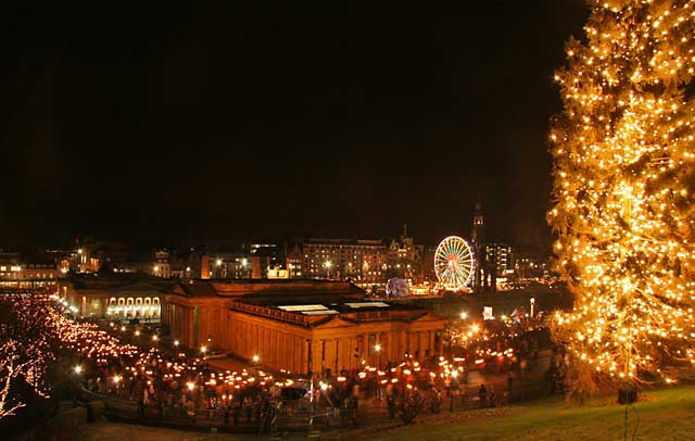 Torchlight Procession to mark the start of Edinburgh's New Year Celebrations  -  29 December 2005