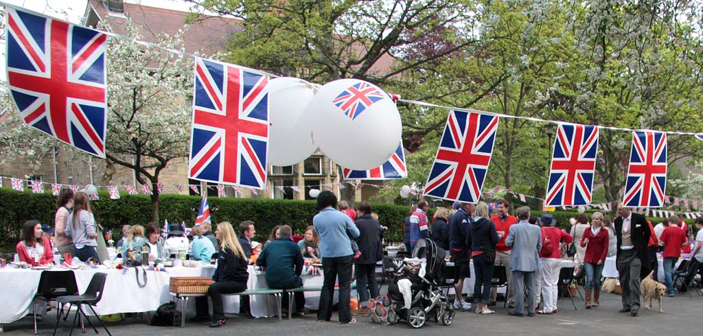 Street Parety to commemorate the Royal Wedding of Prince William and Kate Middleton  -  Murrayfield Avenue  -  April 2011