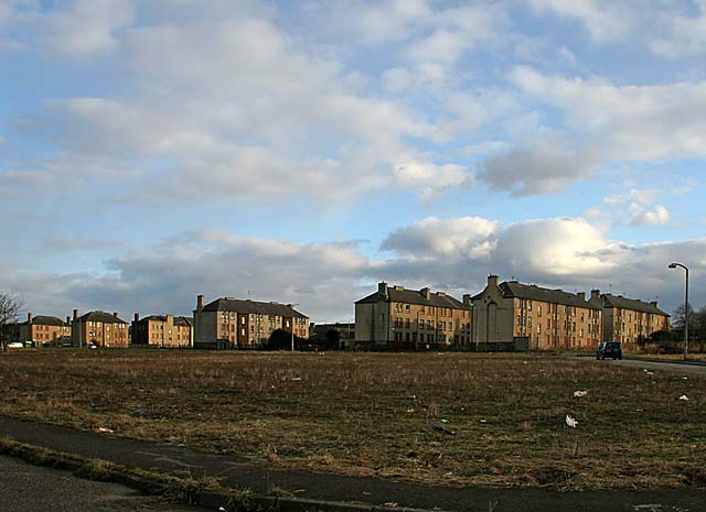 Streets to the north of Niddrie Mains Road  -  many houses now empty