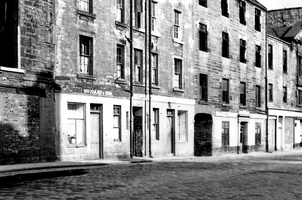 Photograph of Woodard & Son in the Pleasance, near the top of Arthur Street  -  photograph taken by Wullie Croal