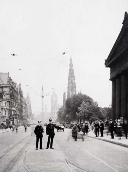 Looking to the east along Princes Street from in front of the Royal Scottish Academy