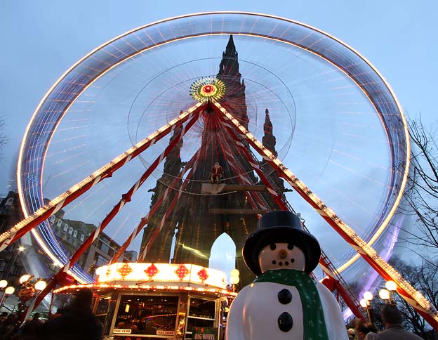 Edinburgh Wheel and Scott Monument - December 2011