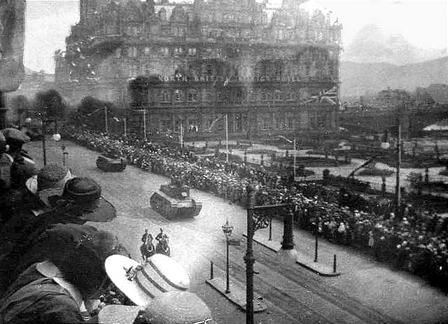 Photogrraph of Waverley at the East End of Princes Street  -  by George Washington Wilson