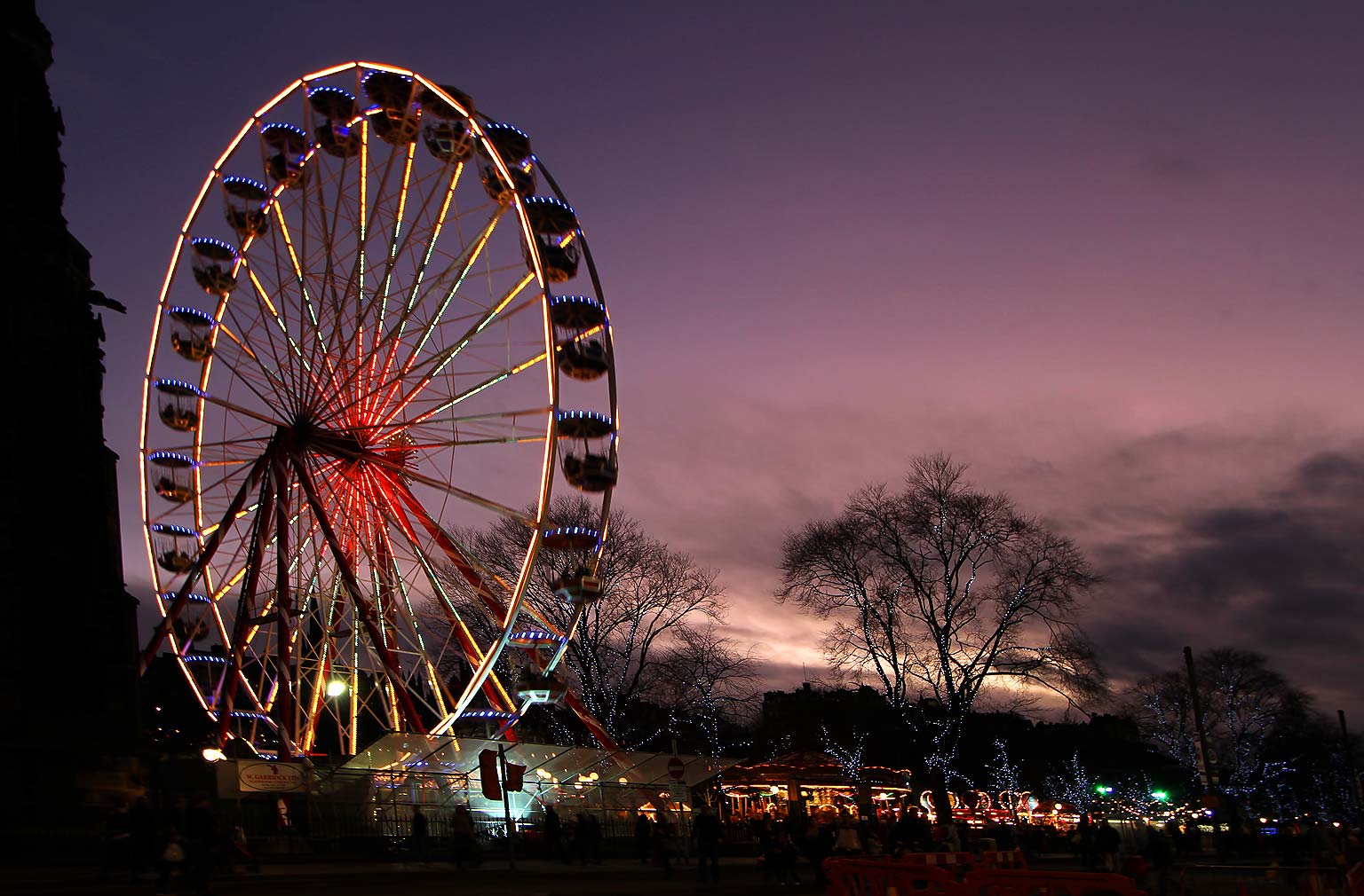 The Edinburgh Wheel and Edinburgh Castle Christmas 2011